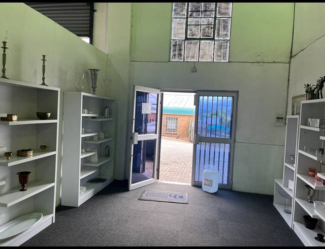 1,751M² WAREHOUSE FOR SALE IN WEST ACRES EXT 1